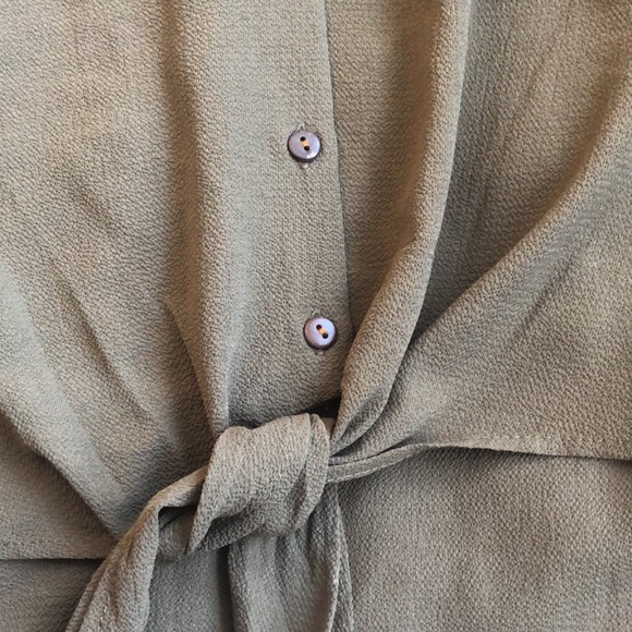 MONTEAU Button up tie-front top in olive green. Size Small. - Picture 5 of 9